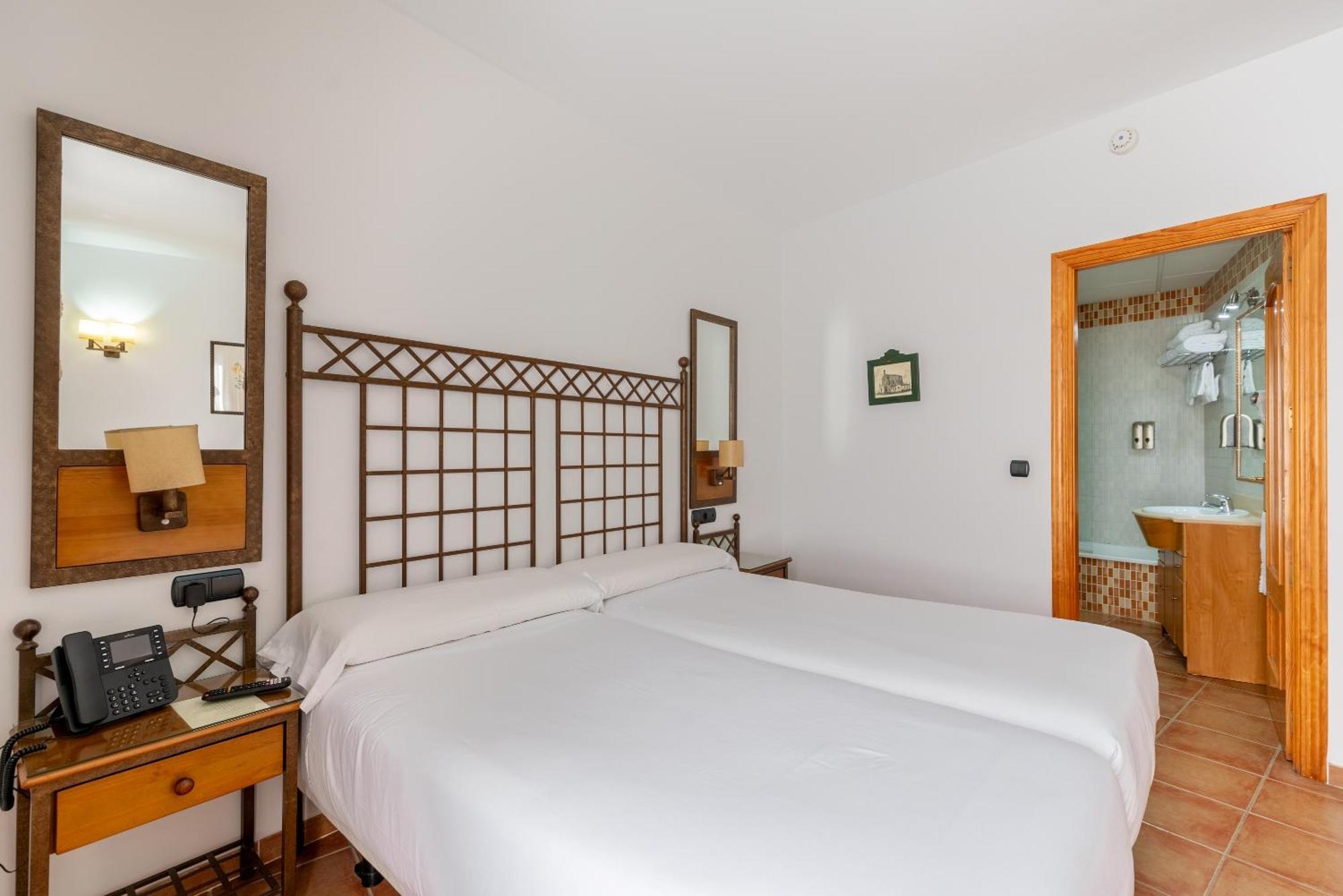 Hacienda Santa Barbara Hotel 2*